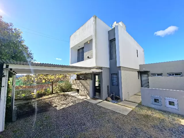 Dúplex interno en venta cuenta con cocina separada, galería, parrilla , en Joaquín Gorina- 495 e/ 137 y 138