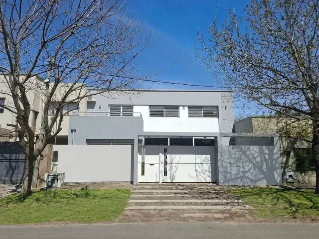 Casa en 31 e/ 493 y 495