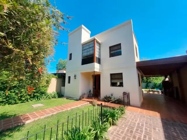 Casa en venta con parque y pileta en Villa Elisa - 425 e/ 28 bis y 29 - imagen principal