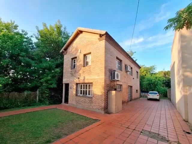 Casa en 465 e/ 17 y 19