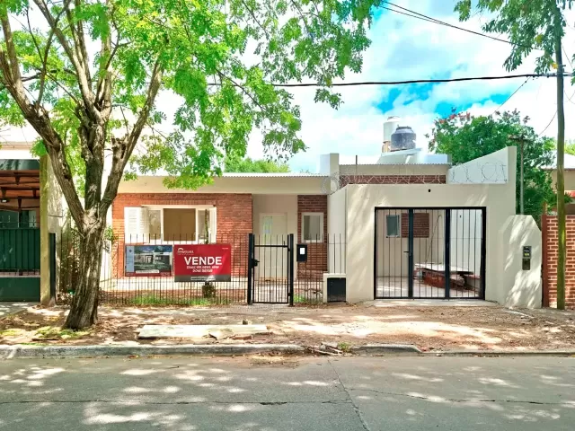 Casa en venta reciclada a nueva en Manuel B Gonnet - 489 e/ 27 y 28