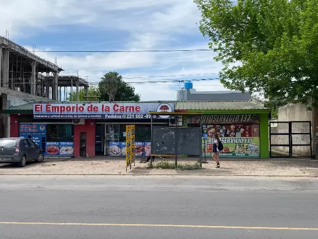 Comercio en venta , bloque de 3 locales sobre Avenida 137 e/ 525 y 526