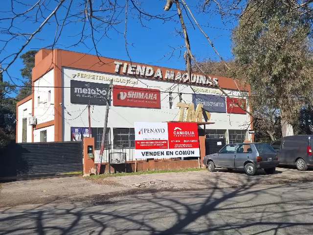Comercio en venta a metros del Country Estudiantes de La Plata- 462 esq 24