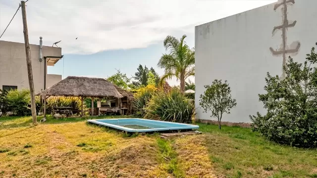 Lotes en venta cada uno mide 8,66 x 34,64 mts en Villa Parque Sicardi - 20 esq 655